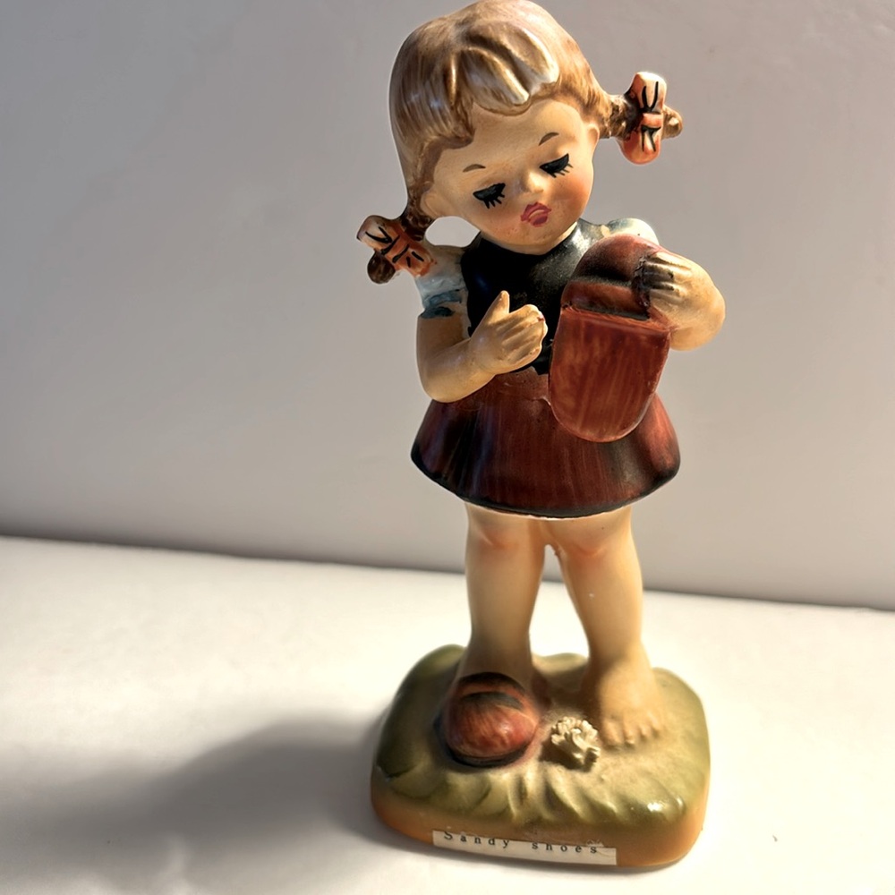 VINTAGE Arnart 5th Ave “Sandy Shoes” Figurine
